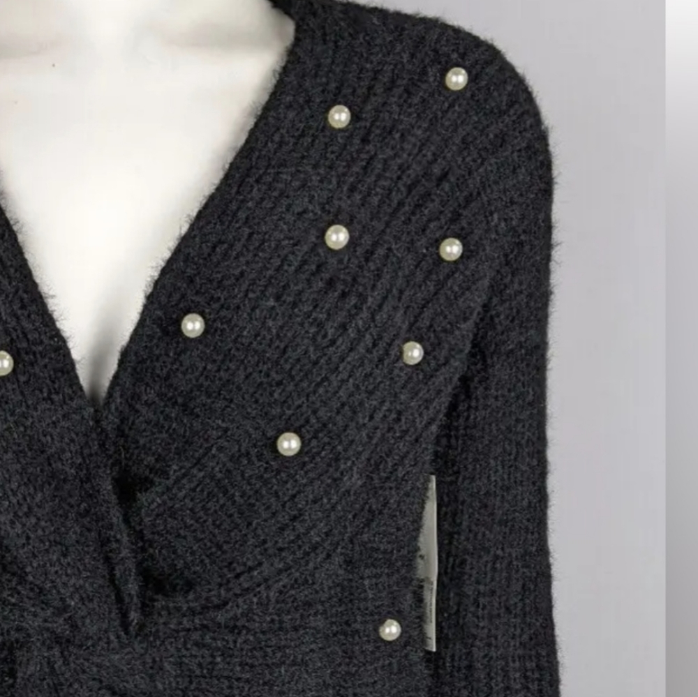 No boundaries Black Twist Sweater - Picture 2 of 7